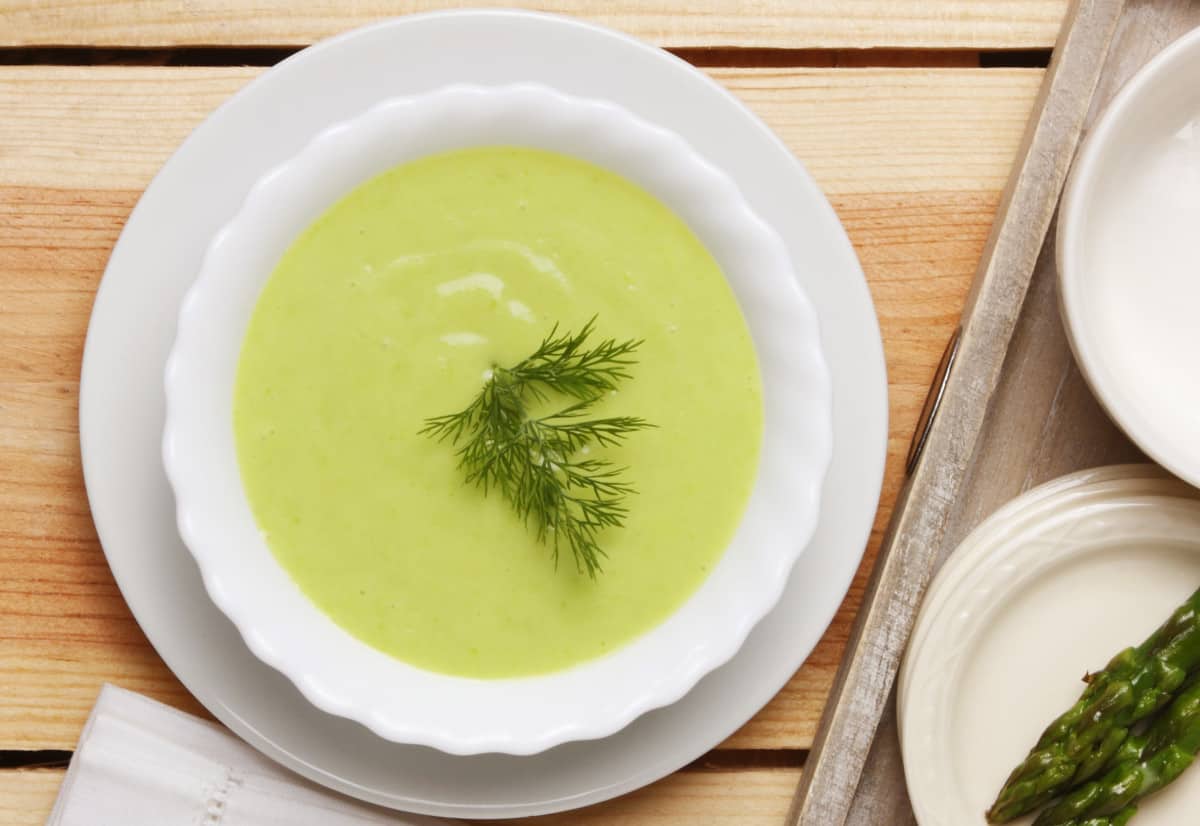 plato con crema de lechuga