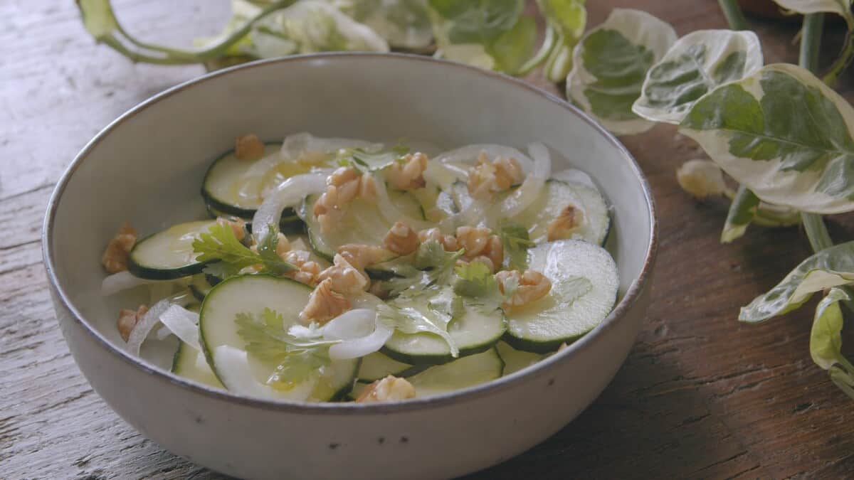 ensalada con pepino y nueces