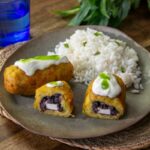 gorditas de platano rellenas de frijoles y queso